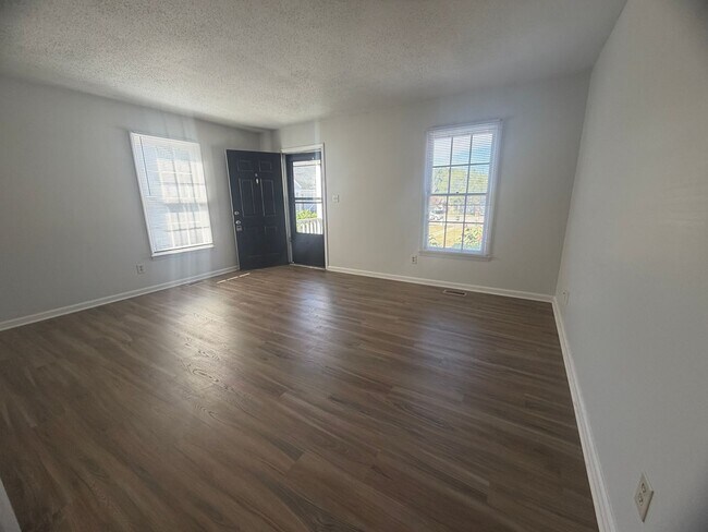 Foto del edificio - 4816 Hoyle Dr