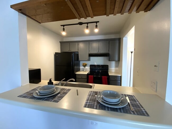 Building Photo - 1303 Cunat Ct