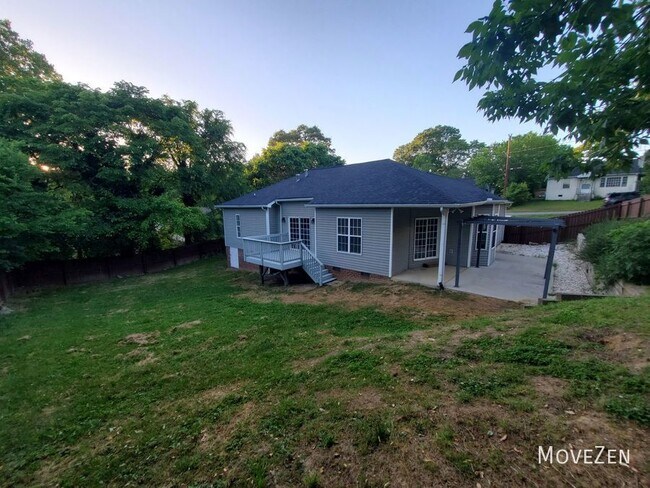 Foto del edificio - 319 Elm St  Belmont NC 28012 Ranch Style H...