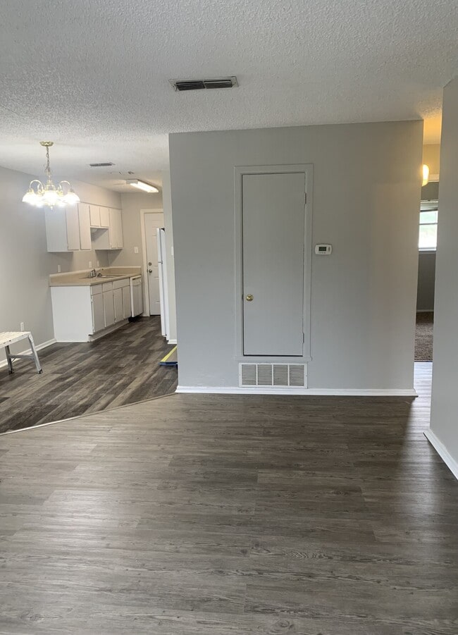 Building Photo - WoodCreek Apartments