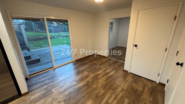 Building Photo - Adorable Ranch Style Home - Milwaukie