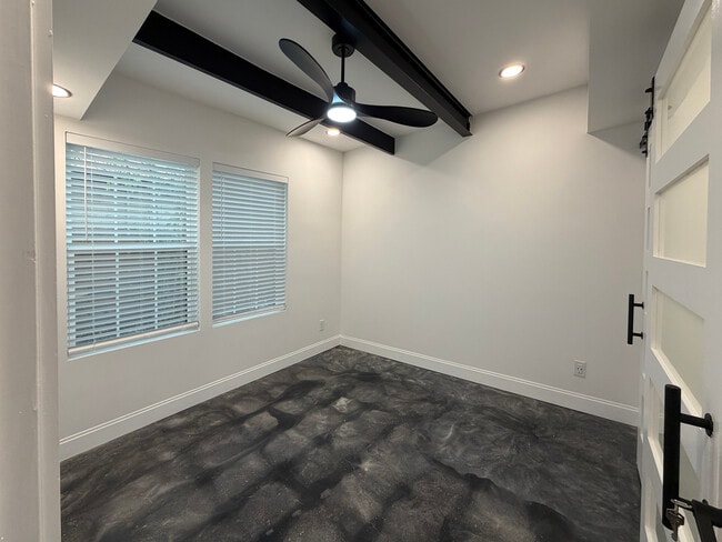 Building Photo - 222 S Olive St