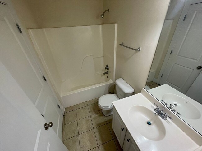 Foto del edificio - THE RETREAT NORTH! PRE-LEASING FOR AUGUST 6TH, 2026!