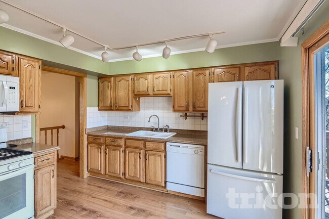 Foto del edificio - 1045 Brush Hill Ln