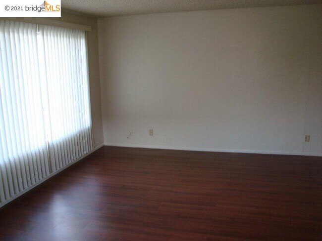 Building Photo - 2122 Peppertree Way