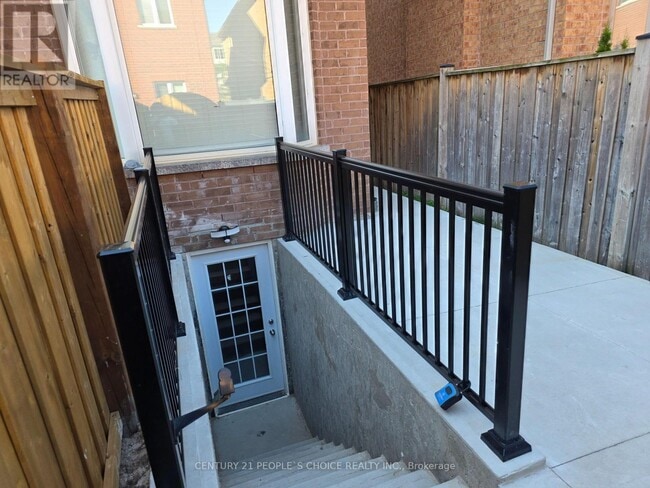 Building Photo - 457 Landsborough Ave