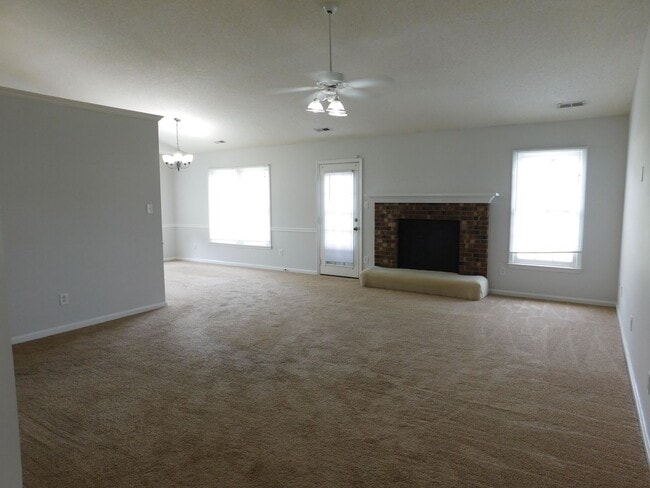 Foto del edificio - 210 Rivershore Dr