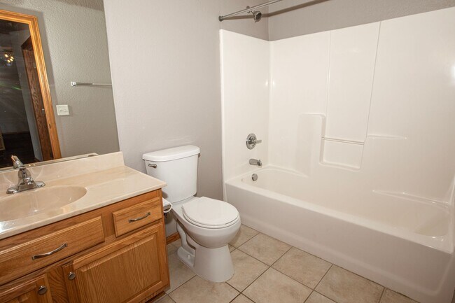 Interior Photo - Granite Shores