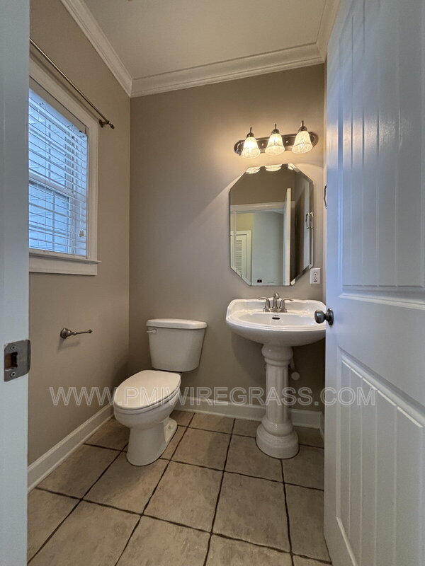 Building Photo - 229 Charleston Dr