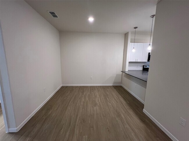 Foto del edificio - 3050 Viking St