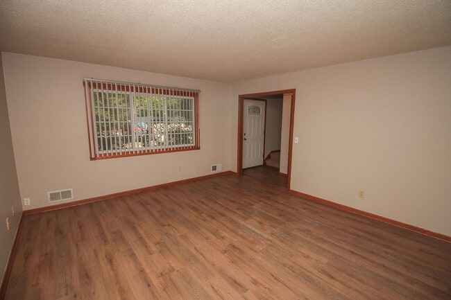 Building Photo - Charming 3 Bedroom for Rent in Minnetonka!