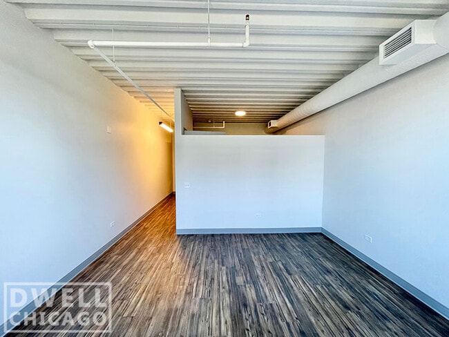 Building Photo - 911 W Dakin St