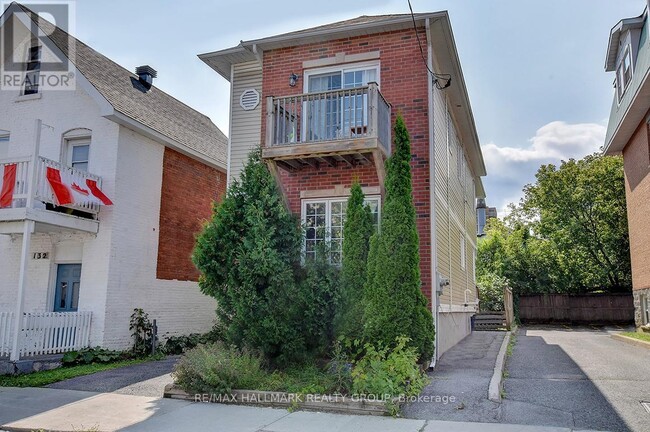 Photo du bâtiment - 130 Carruthers Ave