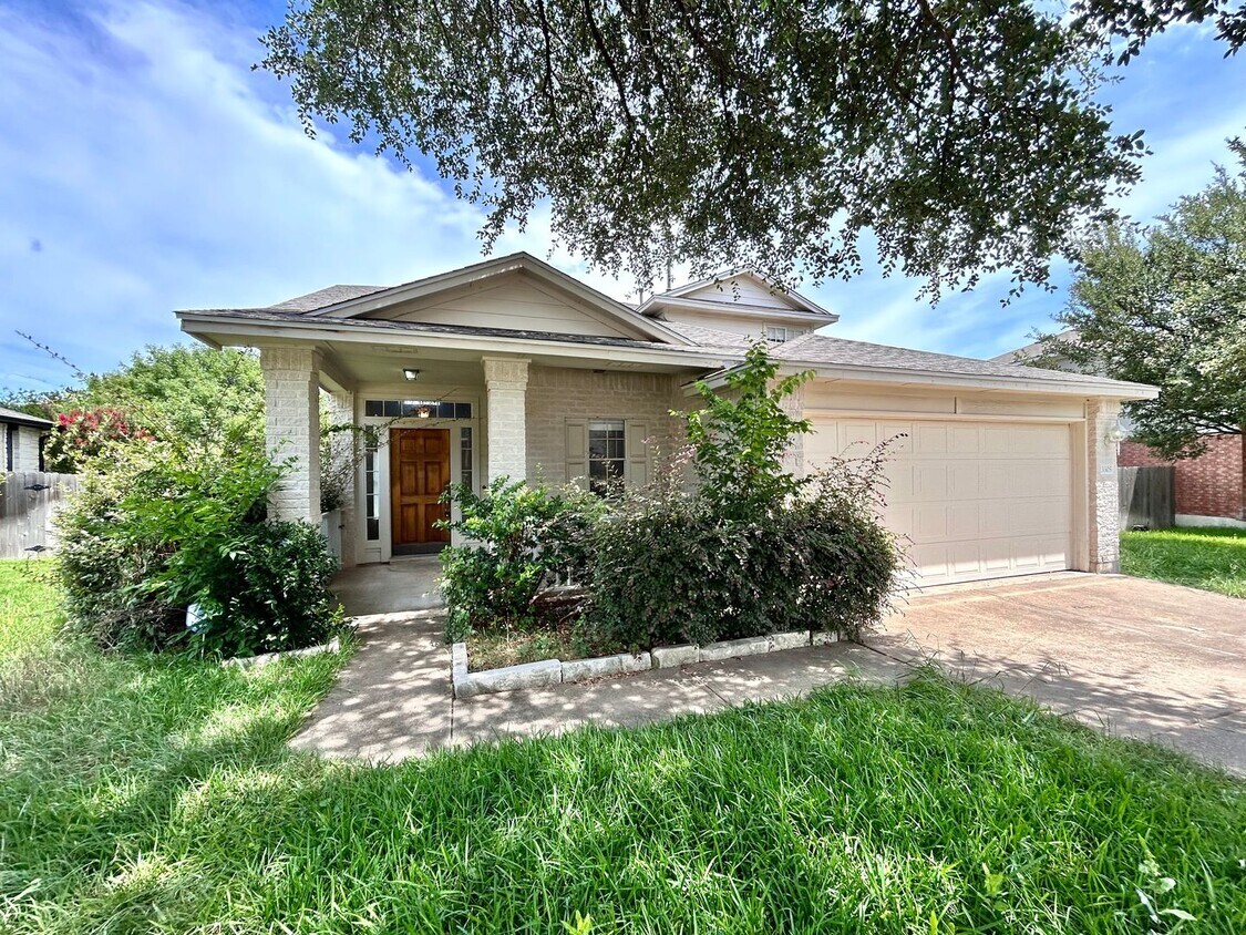 Primary Photo - Lovely & Spacious 3/BR 2.5/BA Home in Roun...