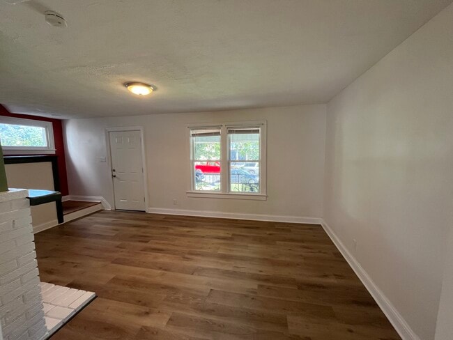 Dining Room - 633 S Terrace Ave