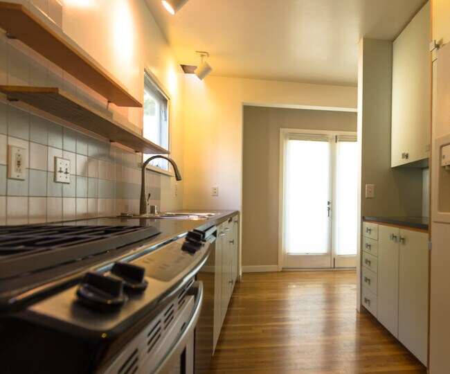 Kitchen - 2449 California Ave