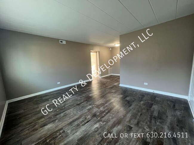 Foto del edificio - ***FULLY UPDATED / WEST CHICAGO - 1 BDRM /...