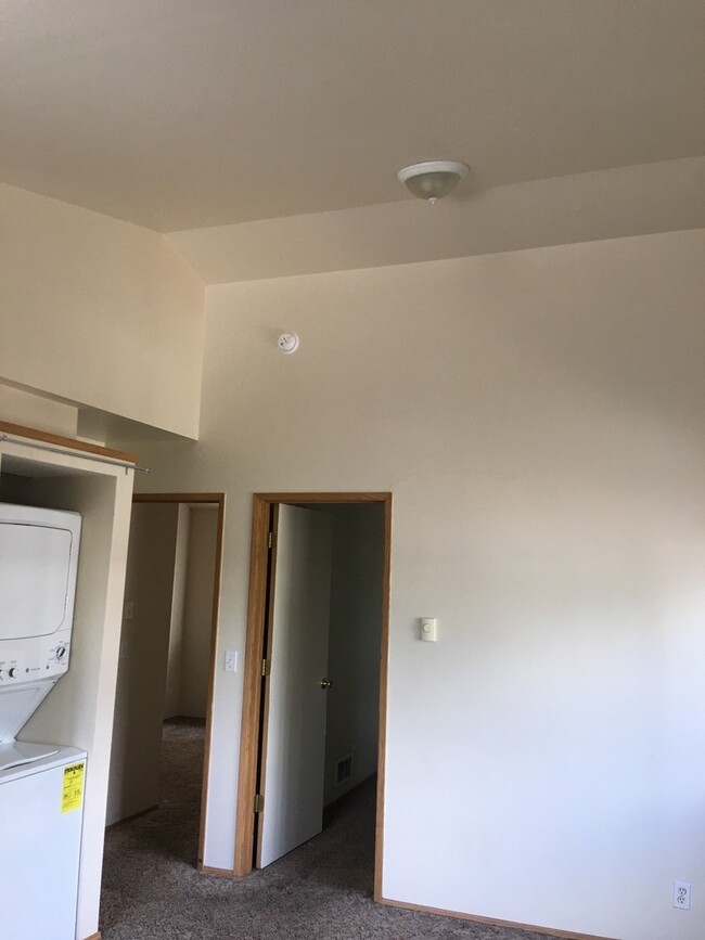 Building Photo - West University 2 bedroom apartment at 16t...