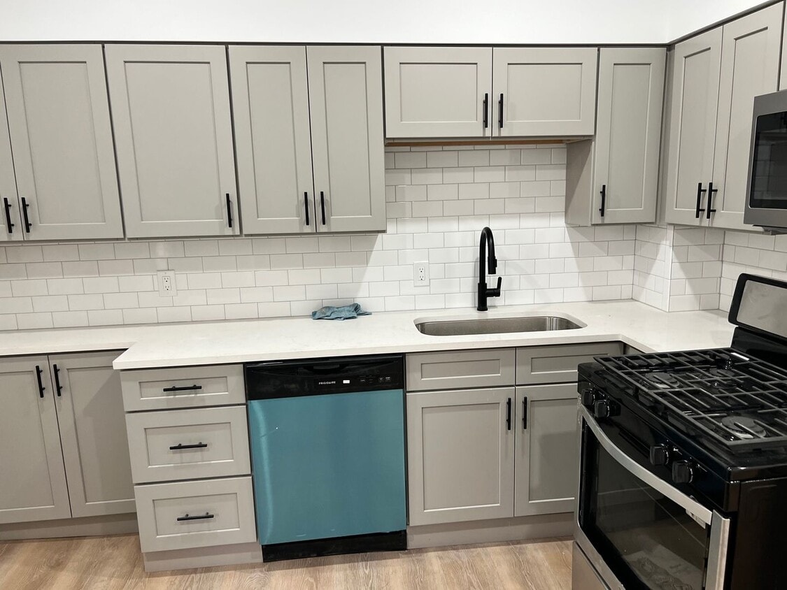 72-74 Bloomingdale St - 72-74 Bloomingdale St