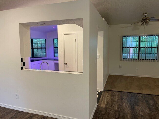 Building Photo - 503 Robinson Ave