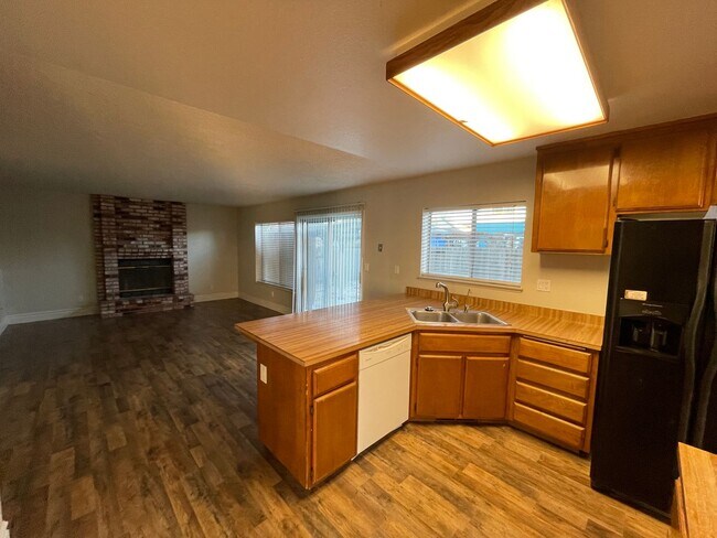 Building Photo - Beautiful Suisun Home!