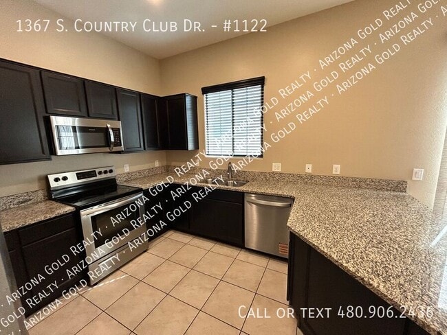 Building Photo - 1367 S Country Club Dr