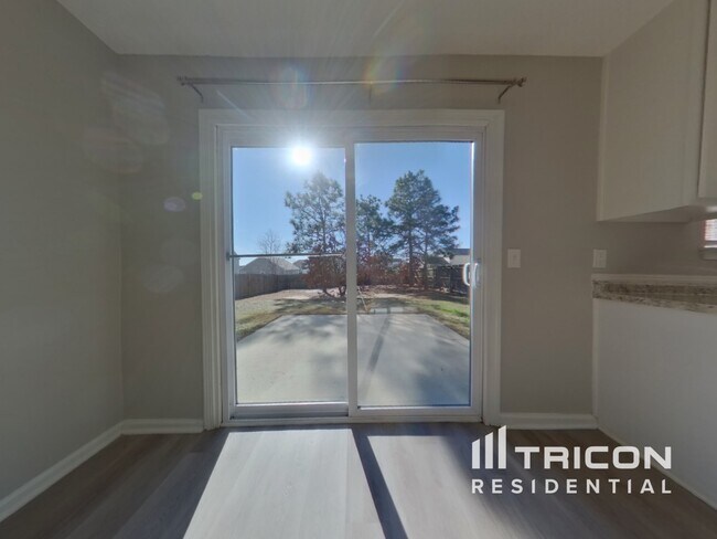 Building Photo - 1104 Waverly Pl Dr
