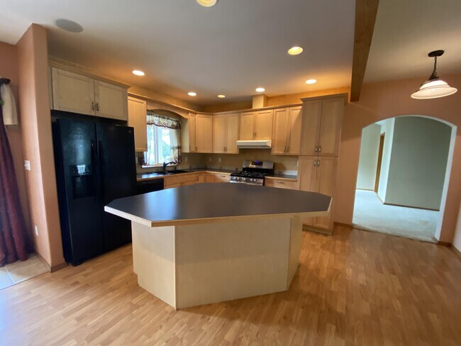 Building Photo - 151 E North Island Dr