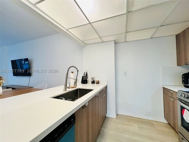 Foto del edificio - 540 Brickell Key Dr