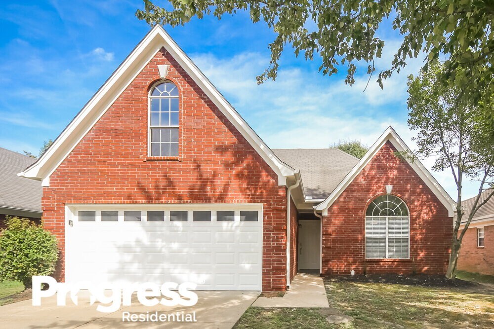 Foto principal - 8418 Regal Bend Dr