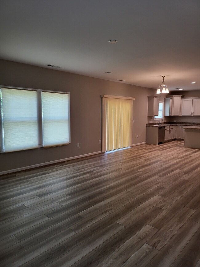 Foto del edificio - Room in Single Family Home on Tawny View Ln