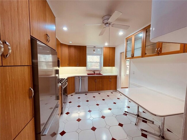 Foto del edificio - 49 Hommocks Rd