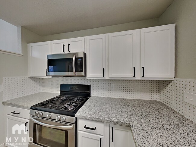 Building Photo - 4336 N Fox Point Dr