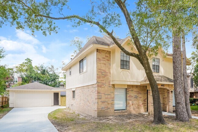 Foto del edificio - 8431 Pines Pl Dr