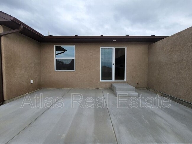 Building Photo - 829 S Laurue Dr