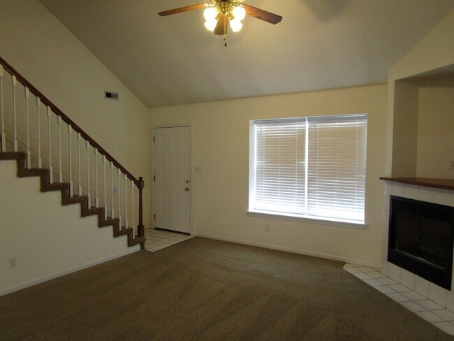 Foto del edificio - 5004-5006 Betty Jean Way
