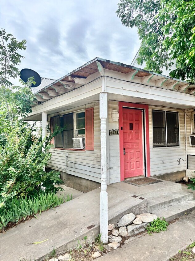 Foto del edificio - COMING JUNE!!! 1 Bedroom Duplex Coming Soon In Central San Angelo!!!