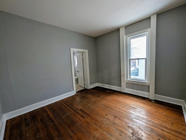 Building Photo - 924 N Capitol Ave