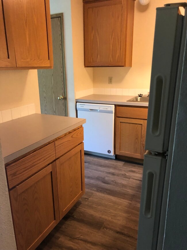 Kitchen - Churchill Downs Apartments