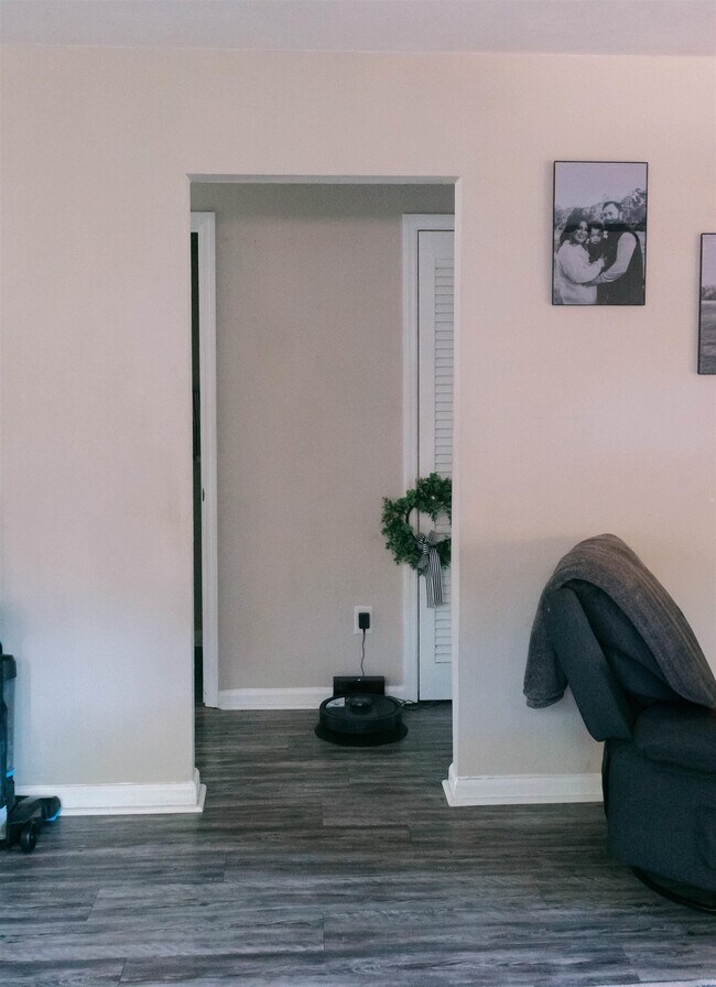 Foto del edificio - 2597 Panther Creek Rd