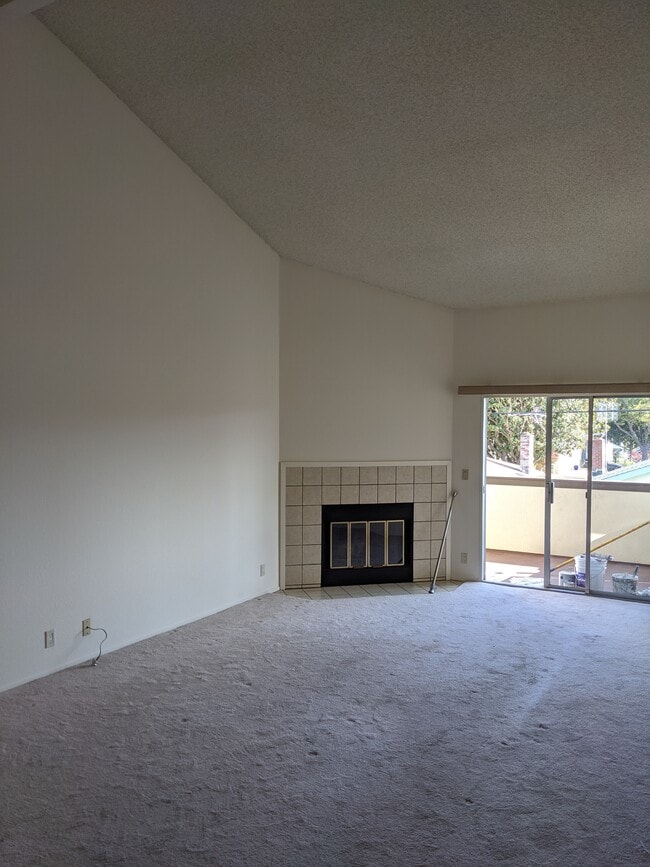 Building Photo - 1400 Bowe Ave