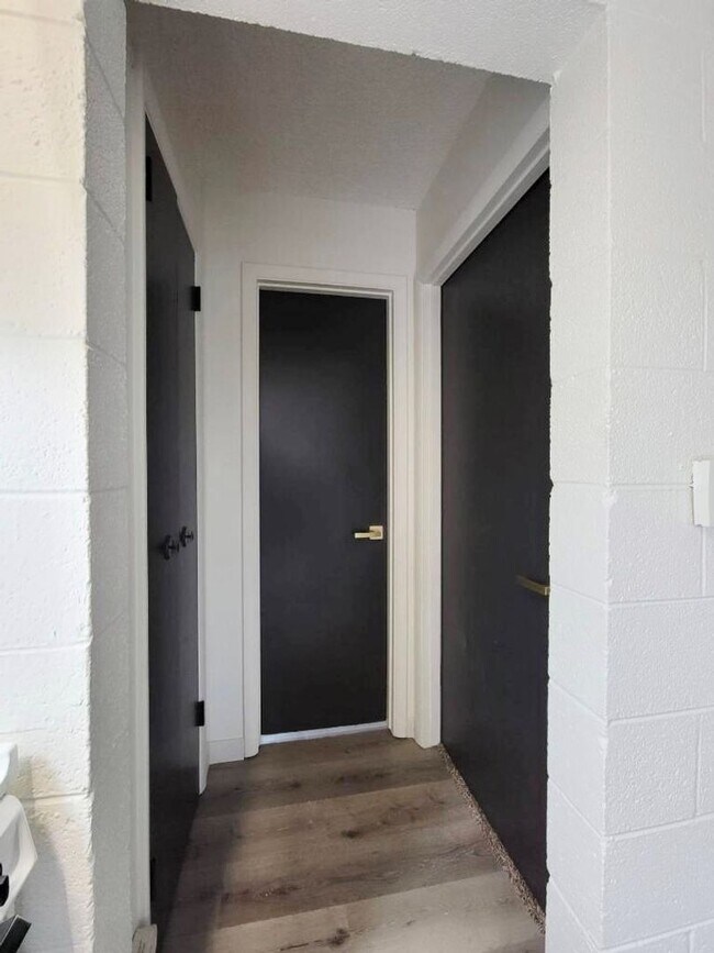 Building Photo - Cozy, conveniently located one bedroom nea...