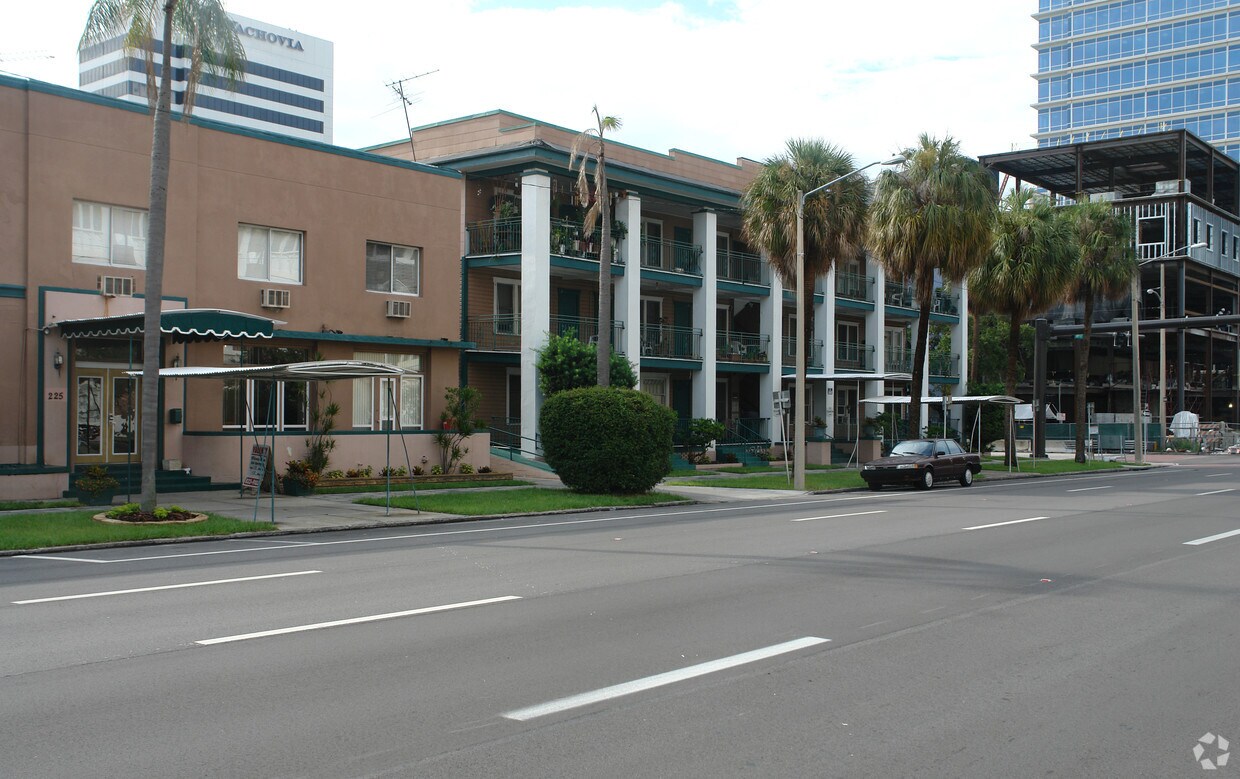 Building Photo - 211 3rd St N