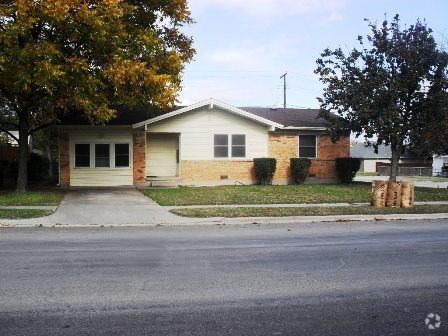 Building Photo - 605 E Robertson Ave