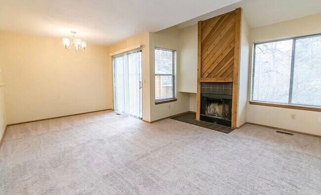 Building Photo - 3073 Fulton Cir