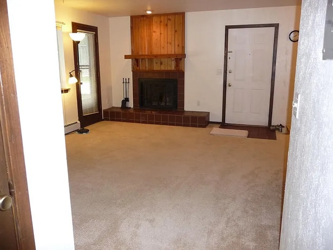 Building Photo - 2800 Kalmia Ave