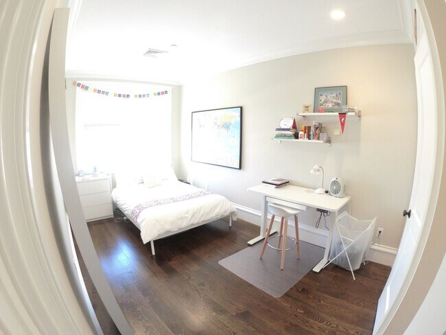 Building Photo - Top-notch and exclusive