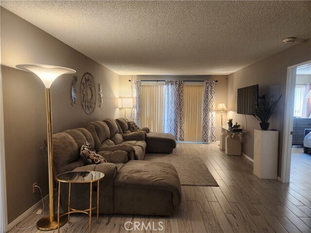 Foto del edificio - 2230 S Palm Canyon Dr