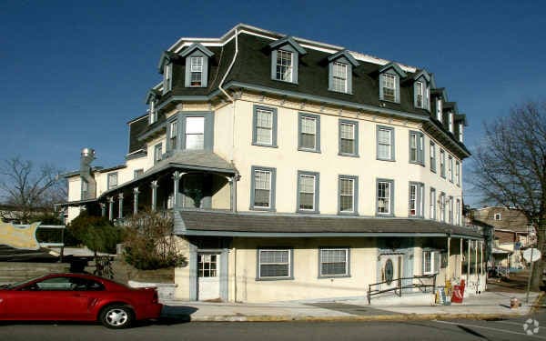 Primary Photo - 225 W High St