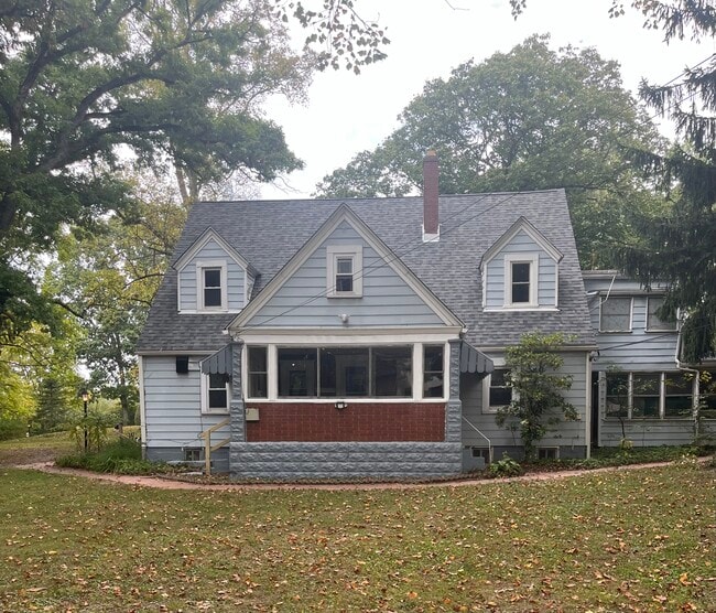 Building Photo - 485 Hillside Ave